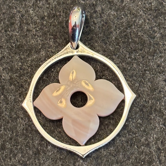 Complete set of 4 seasonal Honora mother-of-pearl pendants - Picture 4 of 11